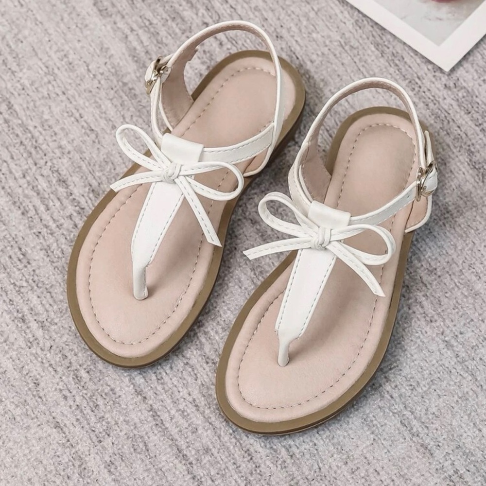 Kids Size EU 33 shoes. Brand New